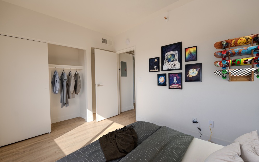B1 - 2 bedroom floorplan layout with 1 bathroom and 600 square feet (Bedroom 2
)